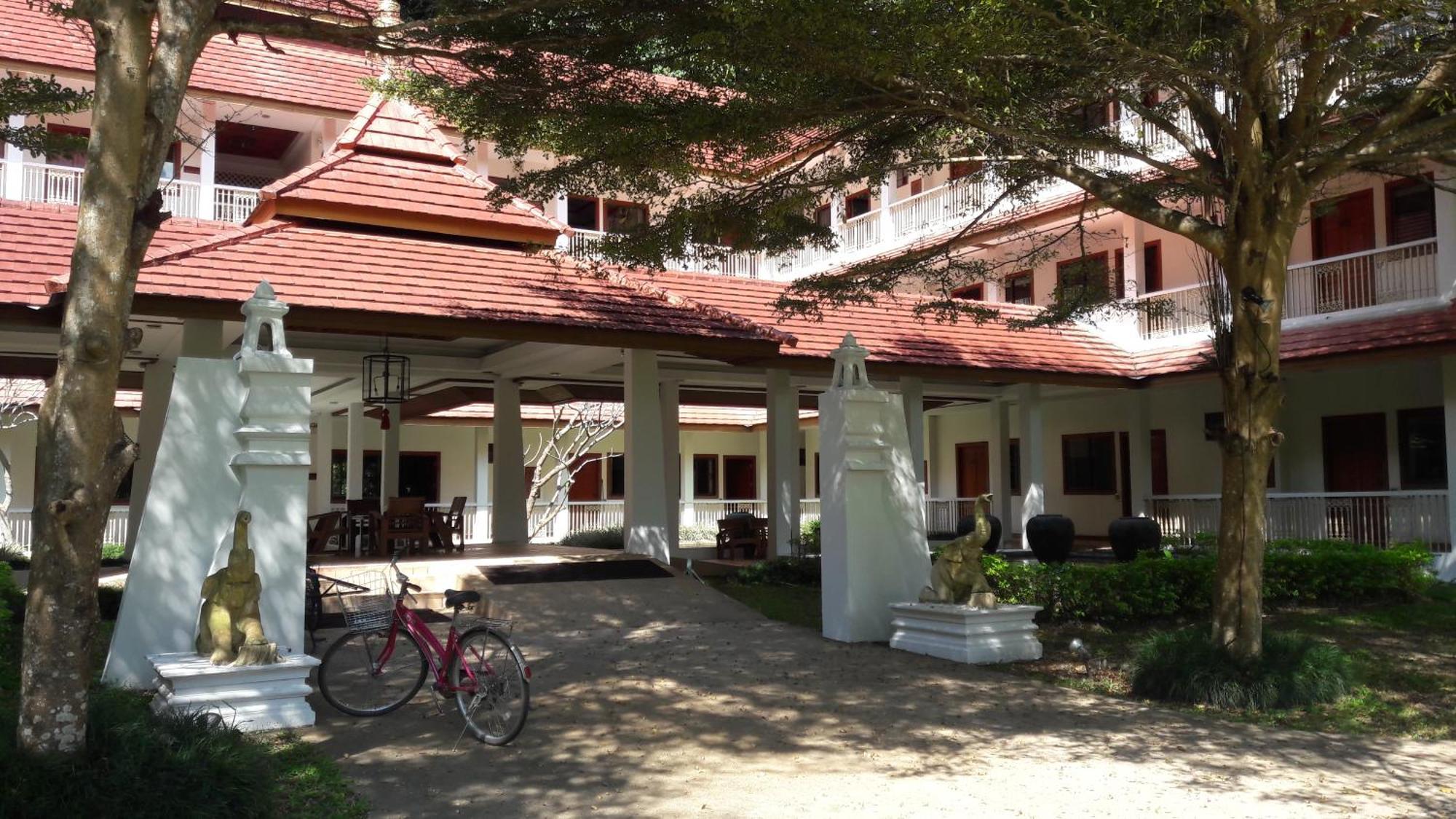 Suan Bua Hotel & Resort Ban Pong  Экстерьер фото