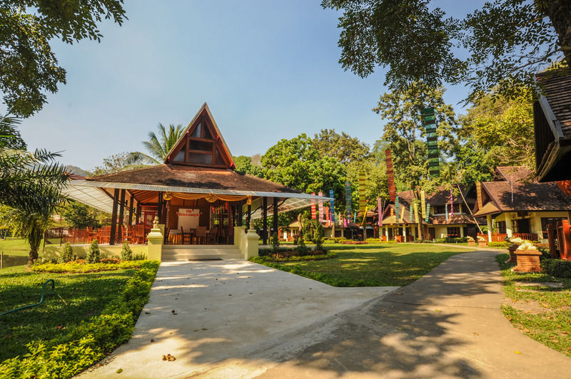 Suan Bua Hotel & Resort Ban Pong  Экстерьер фото