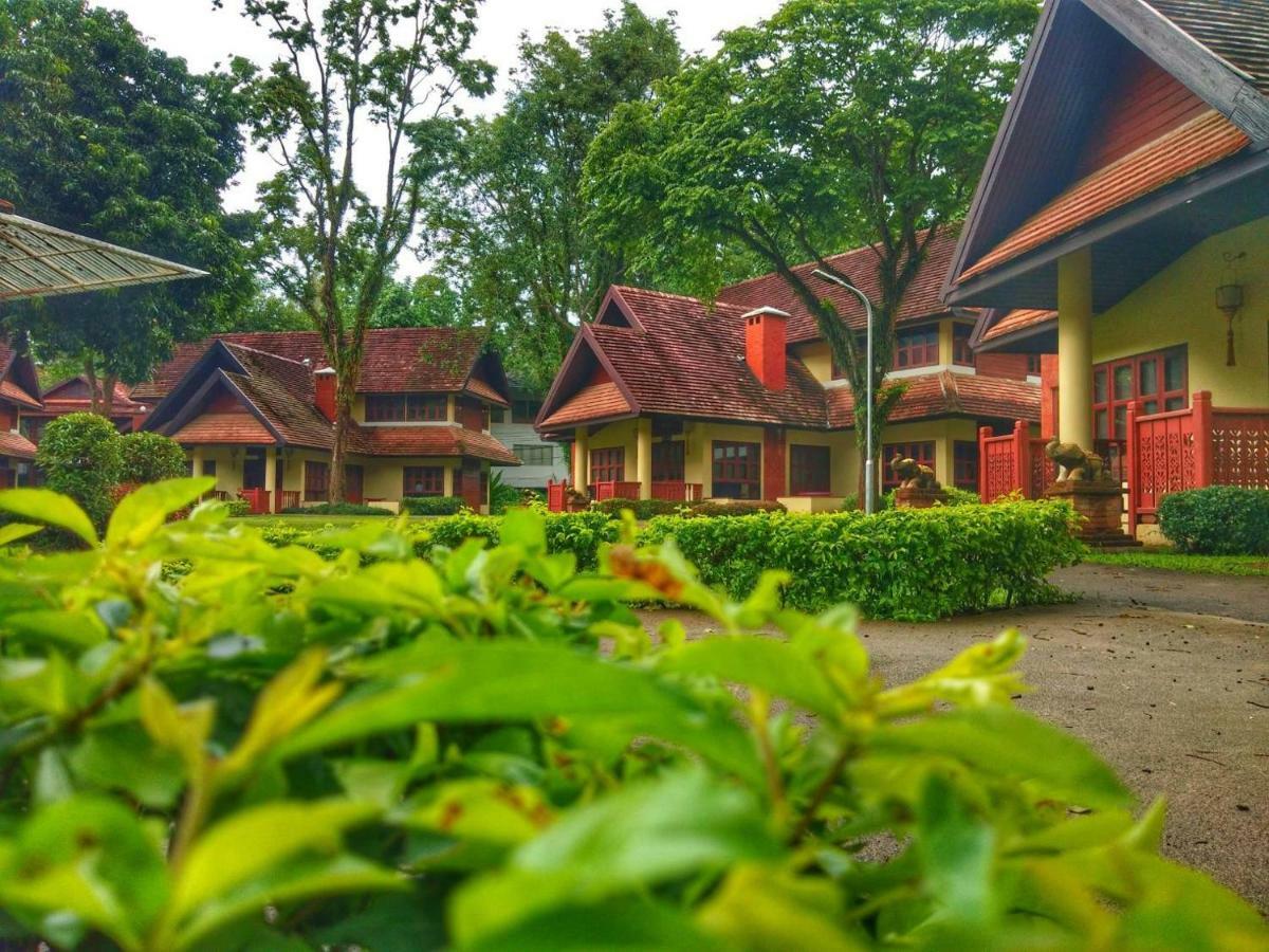 Suan Bua Hotel & Resort Ban Pong  Экстерьер фото